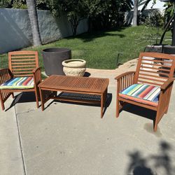 SAFAVIEH Outdoor Collection Chairs And Table 