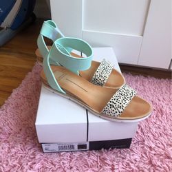 Women’s Sandals