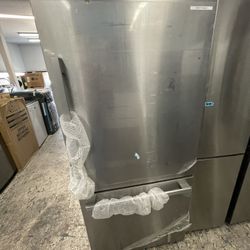 Hisense Bottom Freezer In Stainless Steel New Open Box Counter Depth 