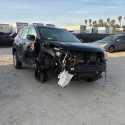 Auto parts 2018 Nissan Rogue AWD