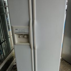Kenmore White Refrigerator And Freezer 