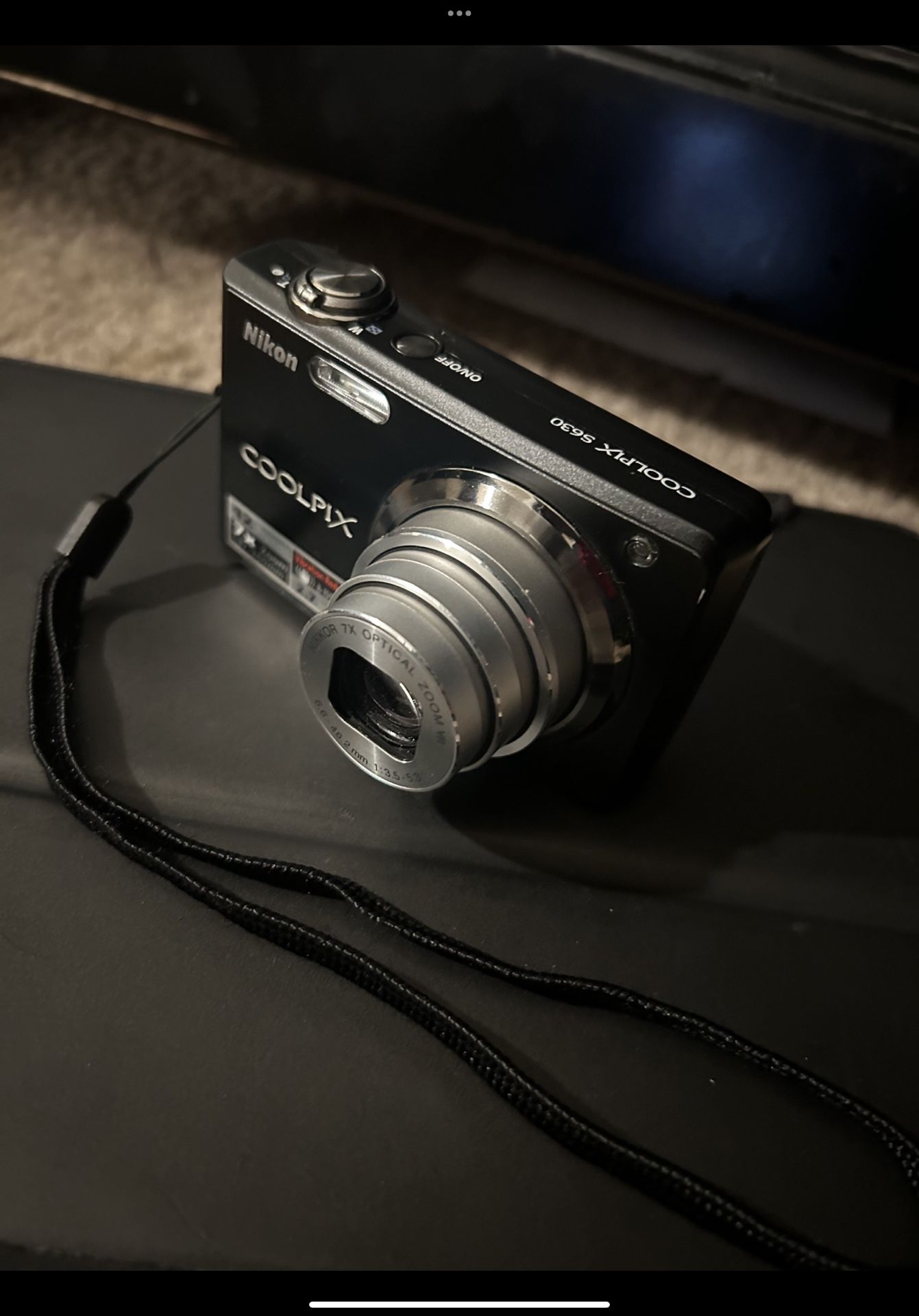 Nikon Coolpix 7x Zoom. Camera & Camera RecWorks Perfectly