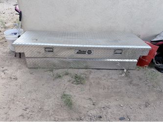 Full size truck bed tool box, aluminum