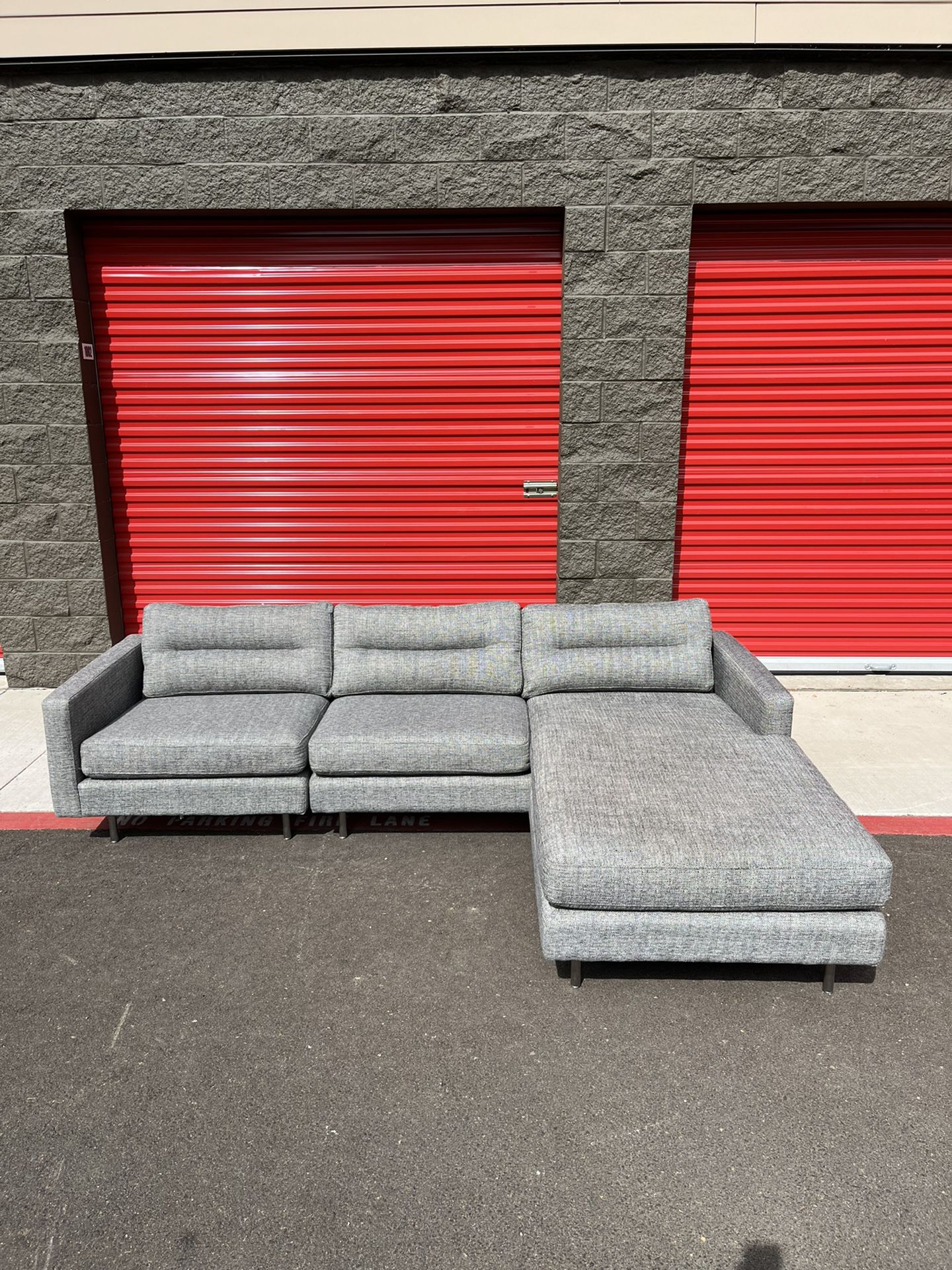 Gus Miller Bi-Sectional Sofa Couch *Reversible Chaise* - Delivery Available 🚚