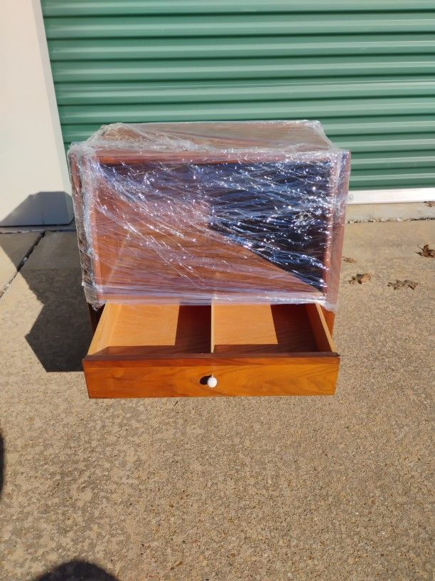 Two Magazine Stay/ Flower Stand