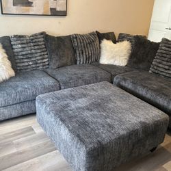 SECTIONAL COUCH/ OTTOMAN