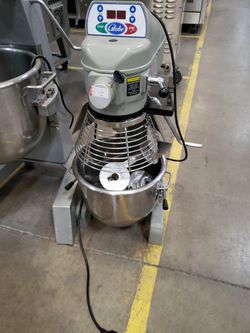 Used Globe 20 Quart Mixer With Bowl Guard And Tools