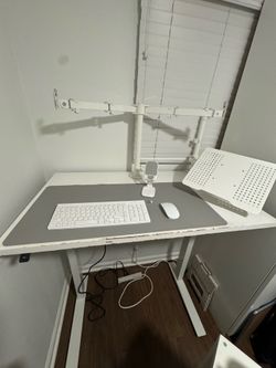 STAND UP DESK