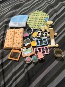 Calico Critters Lot Of 21 Accessories