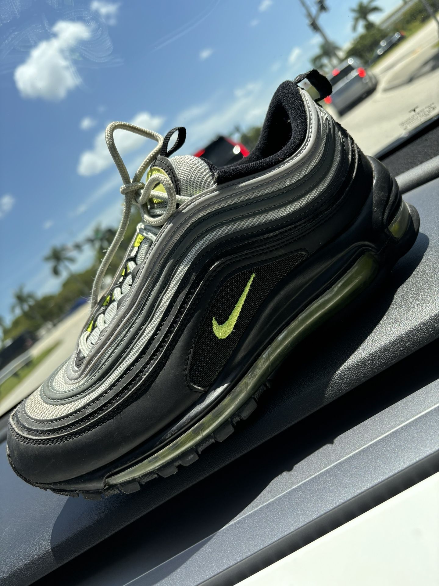 Pair Of Nike Air max Size 8 Men’s 🔥 GUC