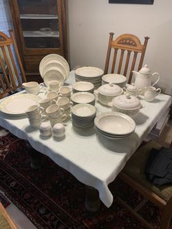 Noritake dinnerware set - Pattern Chardonnay - China