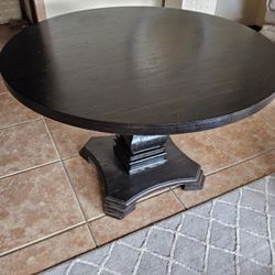 Beautiful Oval Dining Table 