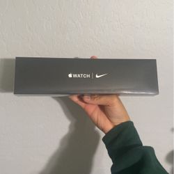 Nike Apple Watch SE 44mm Space Gray Aluminum Case with Anthracite/Black GPS