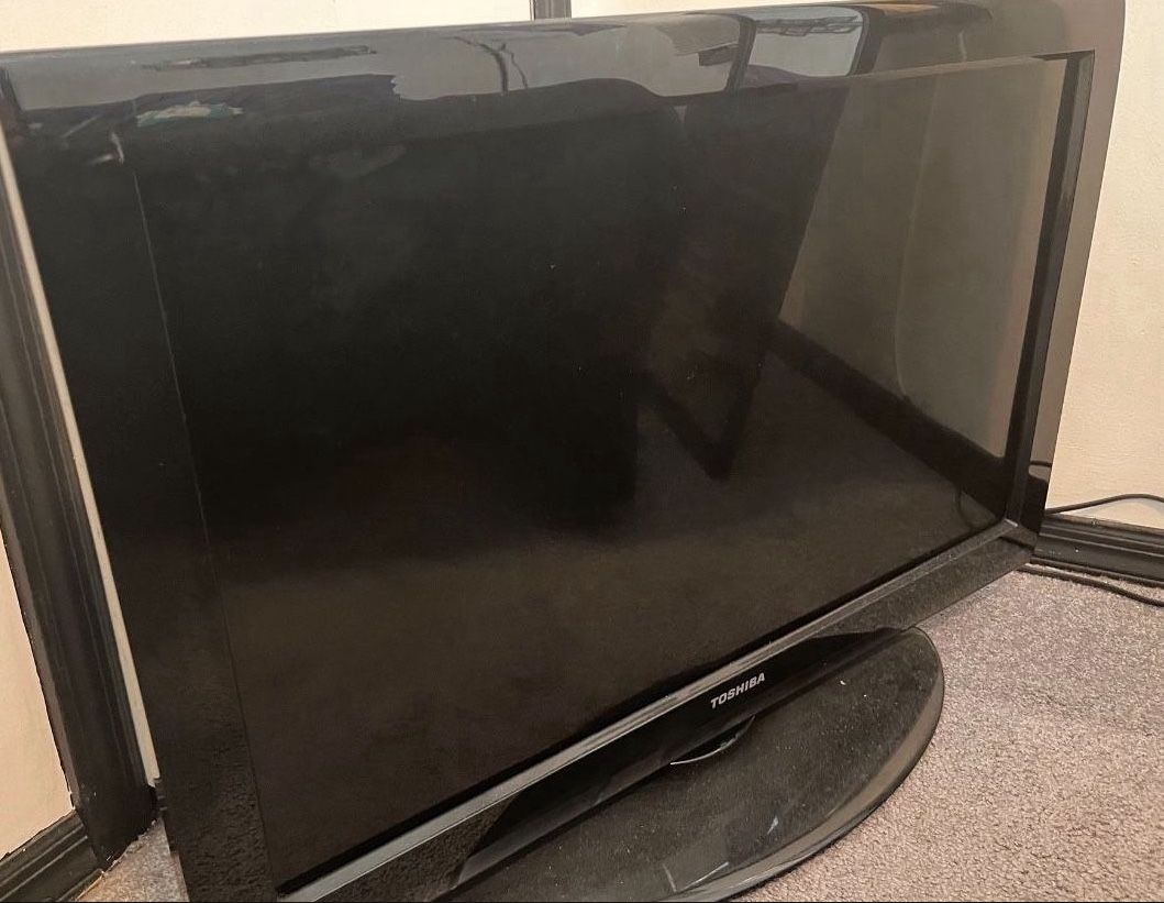 TOSHIBA FLATSCREEN TV 32in W/ Control - 120 Volt