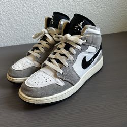 Air Jordan 1 Mid SE Craft “inside out”- Cement