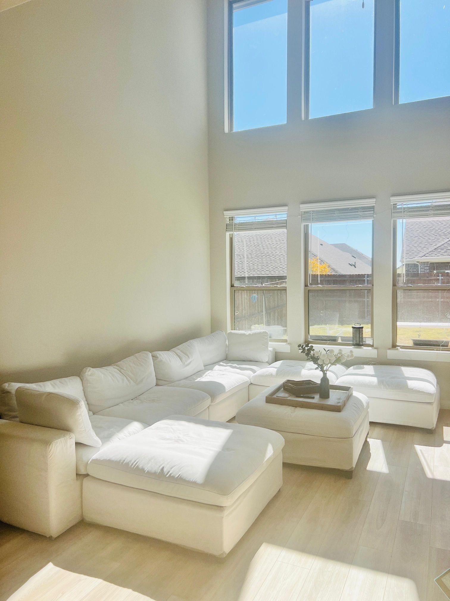 Oversized Modular White Sectional Sofa – 4 Ottomans + 4 Seats | Convertible Bed 