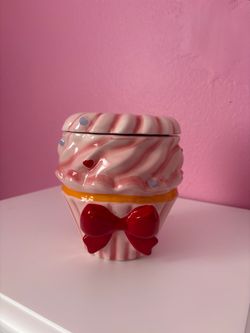 Cupcake shaped jar
