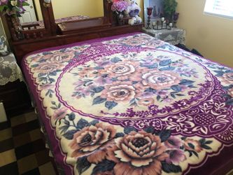 Bed with 2 coffee tables