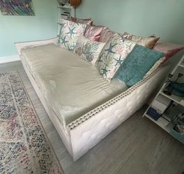 Velvet Full Size Daybed w/ Storage + Foam Mattress Included
