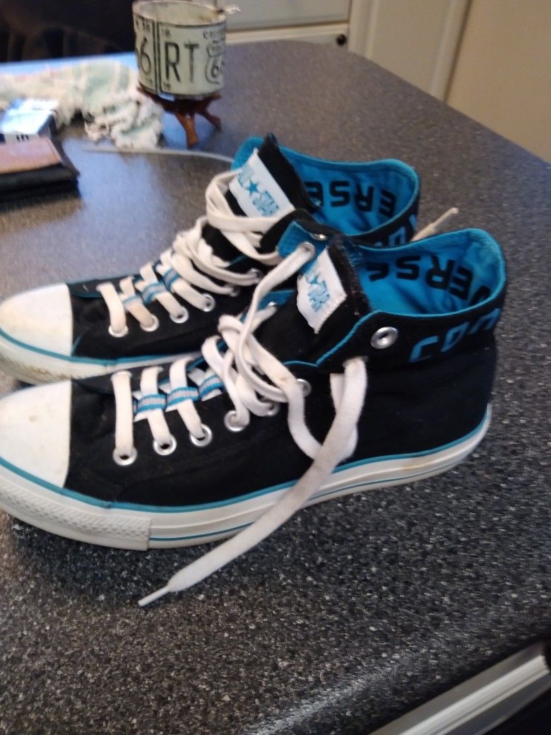 CONVERSE ALL STARS. SIZE. 8 MENS. LOOK NEW