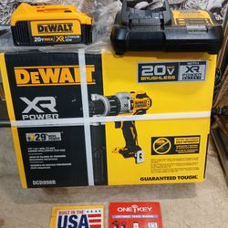 NEW DEWALT 20V XR 1/2 HAMMER DRILL KIT 