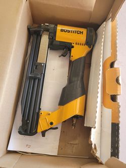 Bostitch Pneumatic Construction Stapler w/ Staples
