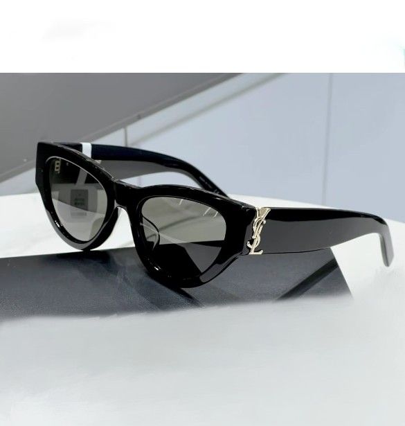 Elegant personality, panel frame, butterfly shaped sunglasses for women, black