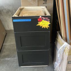 Designer Series Melvern 18 in. W x 24 in. D x 34.5 in. H Assembled Shaker 3-Drawer Base Cabinet