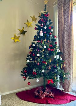 Decorated Artificial Christmas Pre-lit Tree