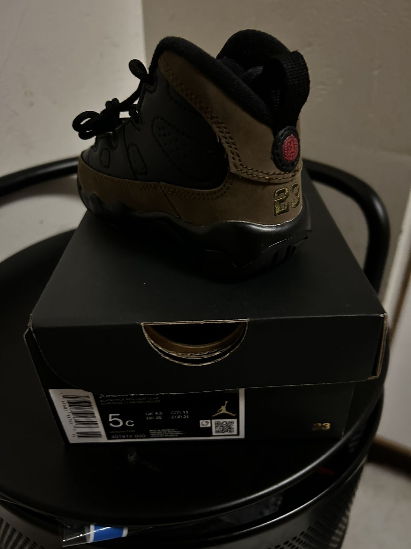 Air Jordan Retro Olives