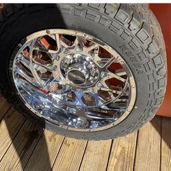 22x12 visions on 35x12.5r22 Kendas