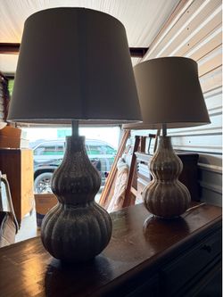 2 lamps