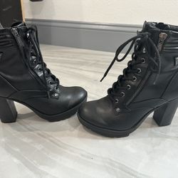 All Black Original Guess Boots