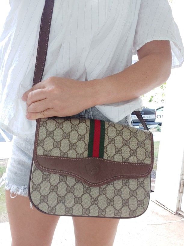 Authentic Vintage Gucci GG Monogram Supreme Sherry Web Accordion Shoulder Crossbody Bag