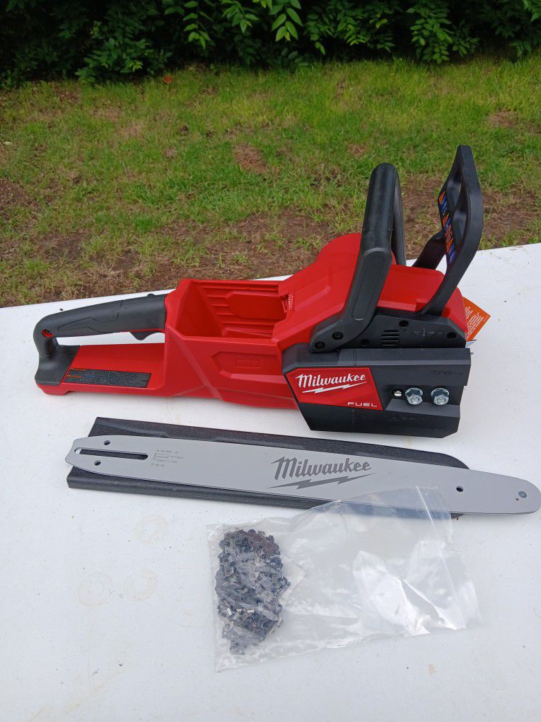 Milwaukee 2727-20 M18 16" Chainsaw.  Tool Only 