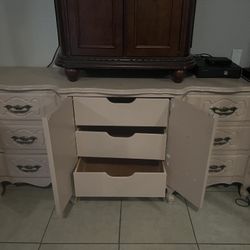 Vintage Style Dresser