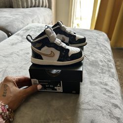 Air Jordan 1s Mid SE 