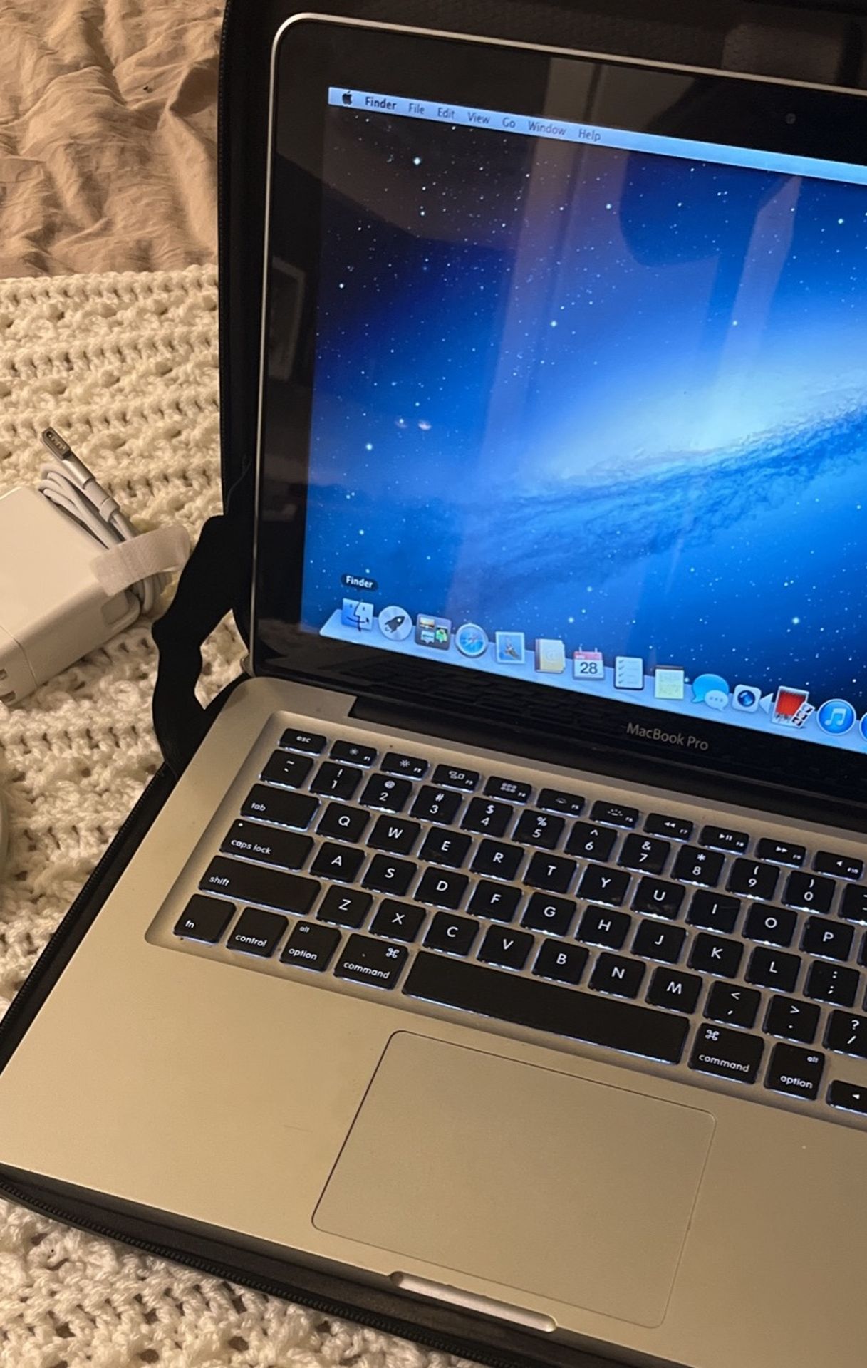 2013 MacBook Pro 500GB W/Thule Hard Shell