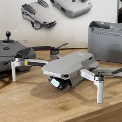 DJI Mini 4K Fly More Combo, Drone with 4K UHD Camera for Adults, Under 249 g, 3-Axis Gimbal Stabilization, 10km Video Transmission, Auto Return, 3 Bat