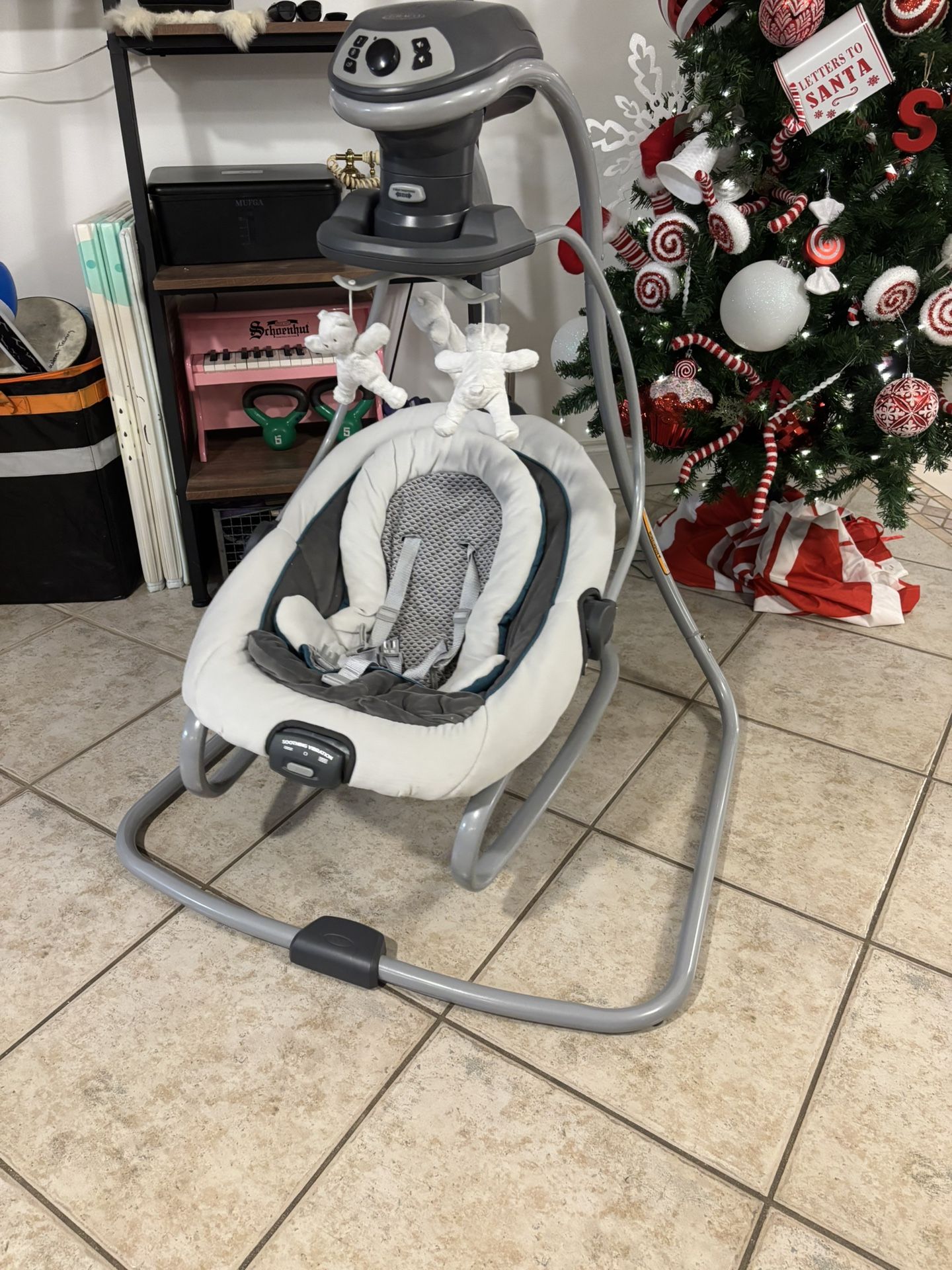 Graco Baby Swing.  Soothing Vibration & Sound
