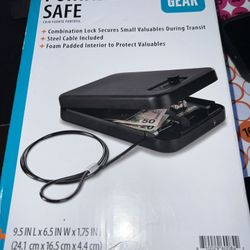 Pen+Gear Portable Safe, Black, 9.5" x 6.5", Combination Lock NEW