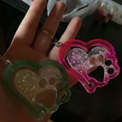 Dog Paw keychain 
