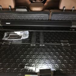 Thule AeroBlade Edge Roof Bar - Flush Mount (M)