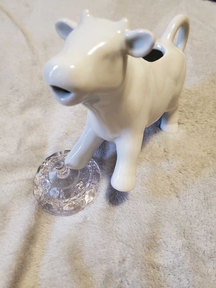 Porcelain Cow Creamer Dispenser