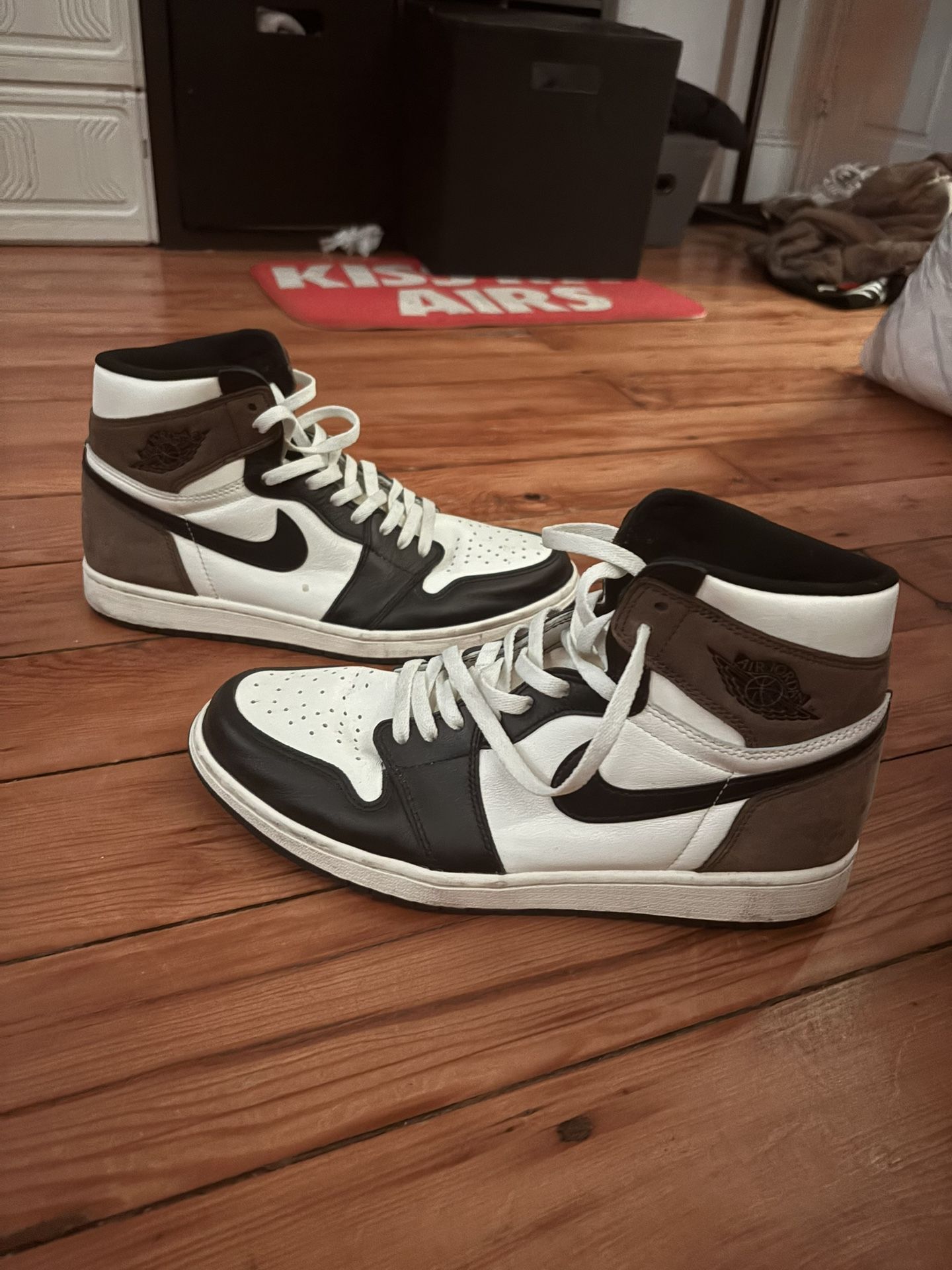 Air Jordan 1 High Mocha Size 10:5