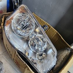 08-2020 Dodge Caravan Headlights 