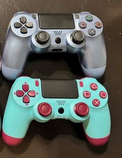 PS4 controllers