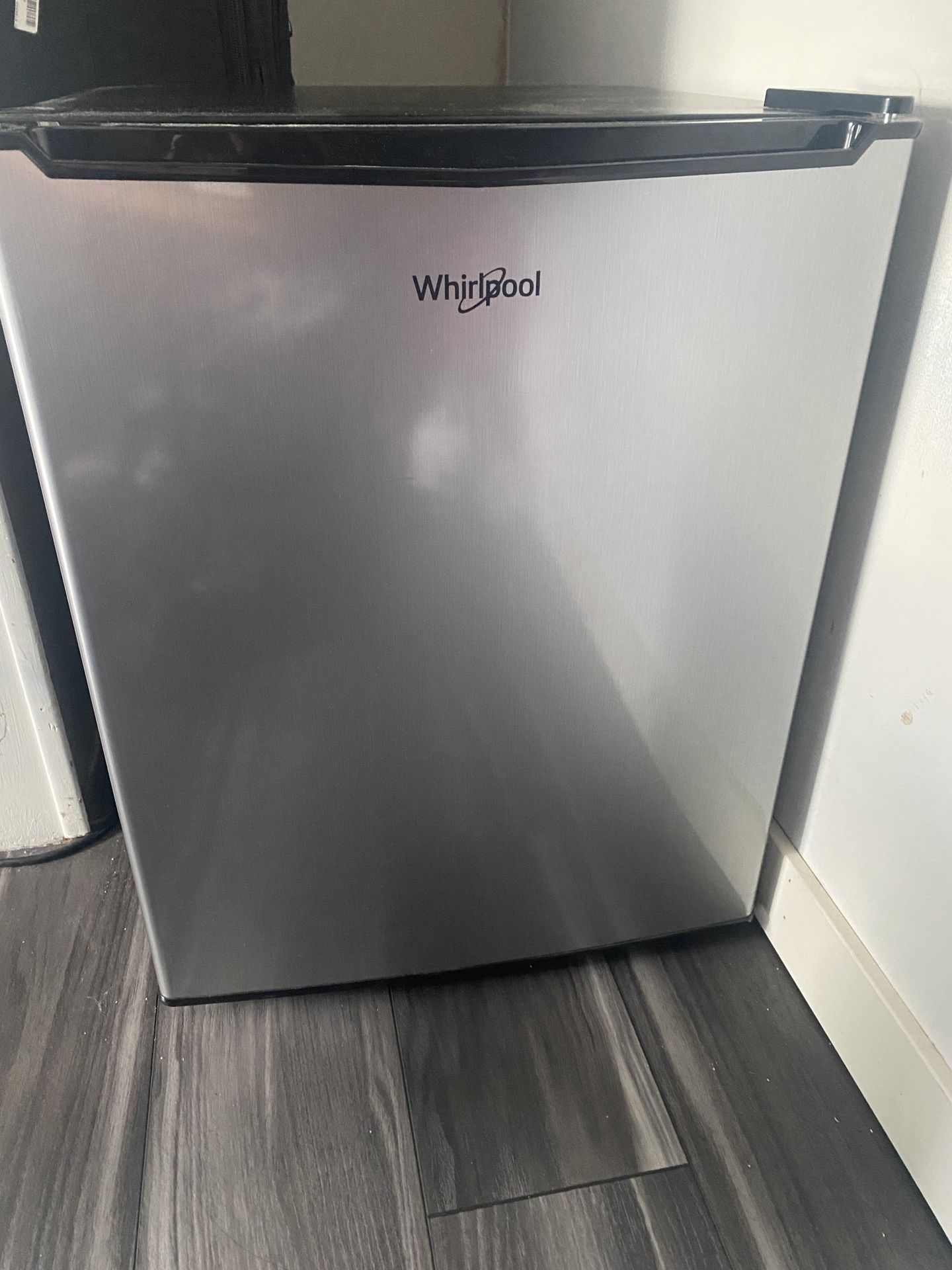 Whirlpool Mini Fridge 