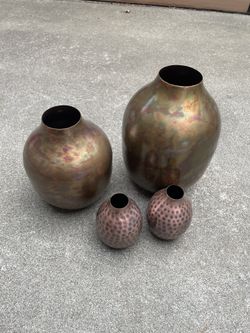 4 Decorative Pots