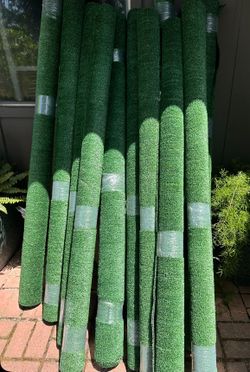 8ft long x 6ft wide astro turf it's new.   